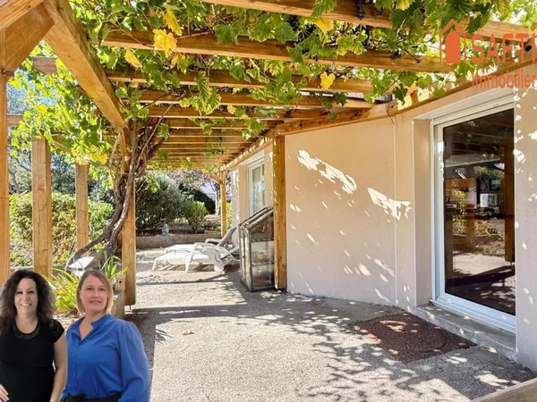 LANDÉVANT - MAISON FAMILIALE EN PLEIN BOURG