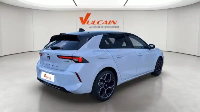 Opel Astra 1.2 turbo hybride 145 ch automatique — photo 32