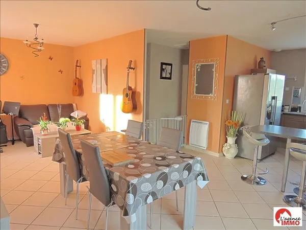 A VENDRE A SAINT AIGNAN DE GRAND LIEU - JOLIE MAISON DE 143.