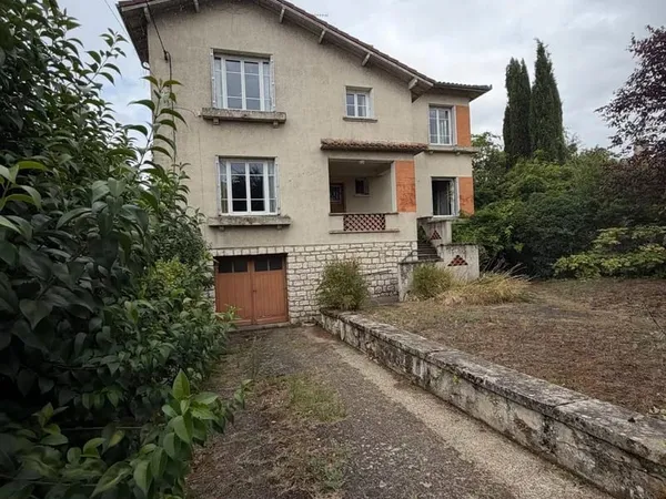 Grande Maison de Village avec piscine à Vic-Fezensac