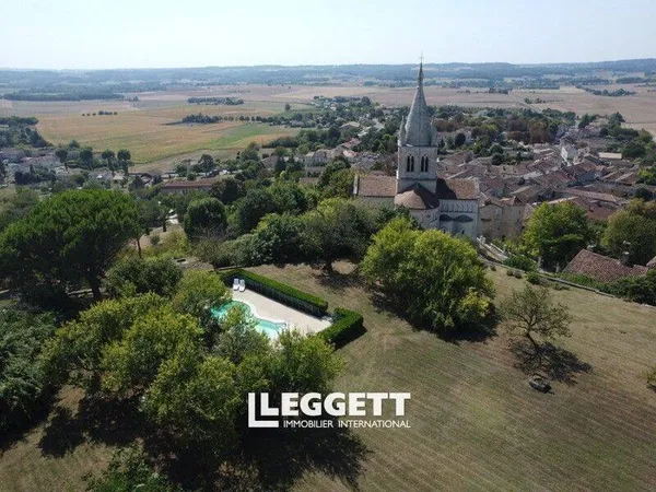 Maison 10 pièces 300 m²