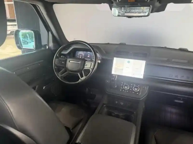 Land Rover Defender 110 2.0 p400e x-dynamic hse — photo 6