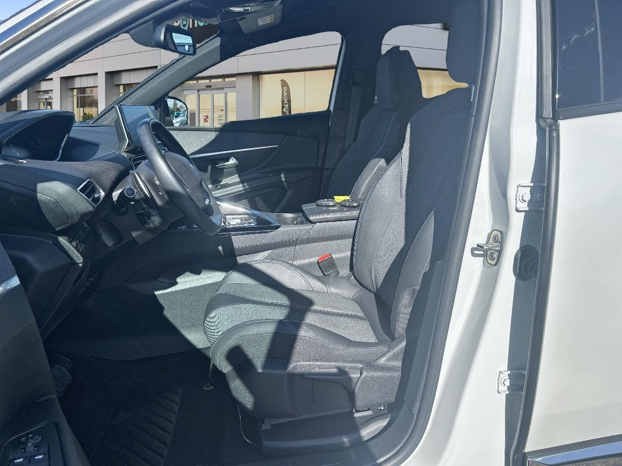 Peugeot 3008 1.5 bluehdi 130ch s&s allure pack eat8 — photo 9