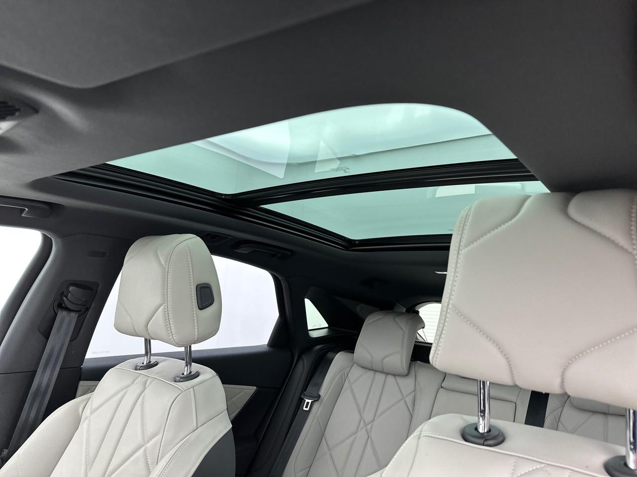 Ds Ds 7 crossback crossback hybride e-tense 300 eat8 4x4 rivoli — photo 30
