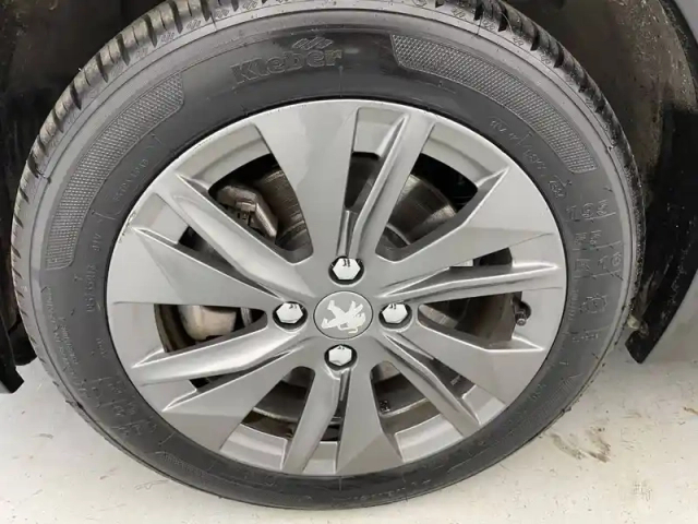 Peugeot 208 electrique 50 kwh 136ch — photo 21