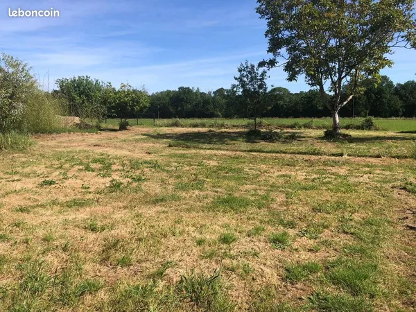 Terrain 700 m² - Permis de construire accordé - Hors lotissement - Proche centre Challans
