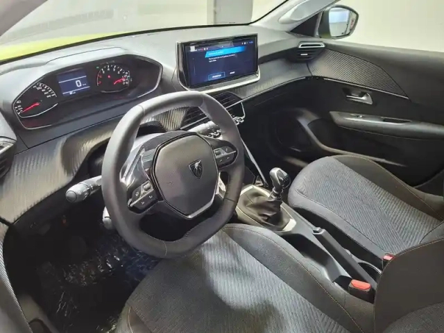 Peugeot 208 turbo 100 ch bvm6 — photo 11
