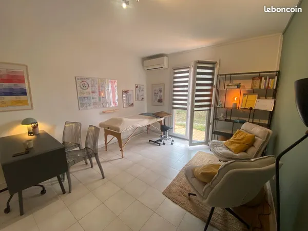 Cabinet lumineux et équipé à partager - Lattes - 450 CC