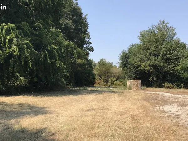 Terrain à bâtir de 760 m² à ROAILLAN (33)
