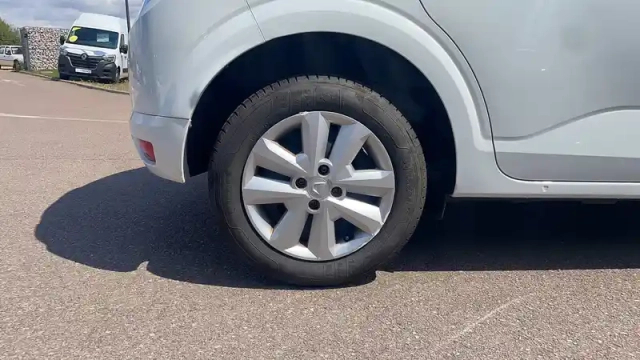 Dacia Sandero sce 65 — photo 11