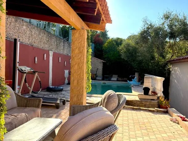 Maison 4 pièces - 110 m2 - 3 chambres - piscine