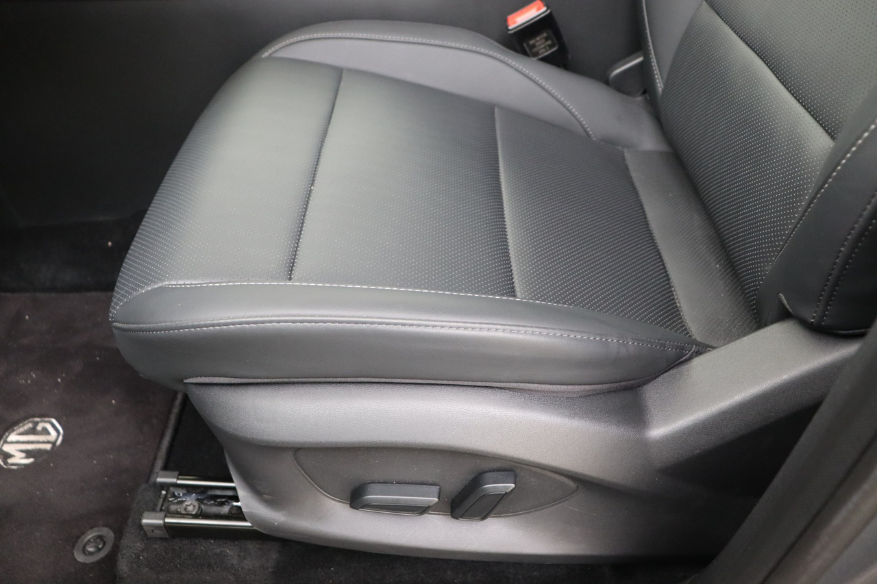 MG ZS — photo 16