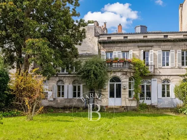 Bordeaux Croix de Seguey - Ensemble Immobilier de 430 m² - Jardin 600 m² - Garage 28 m² - Cave