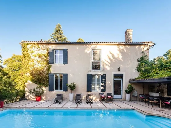 Maison 8 pièces 347 m²