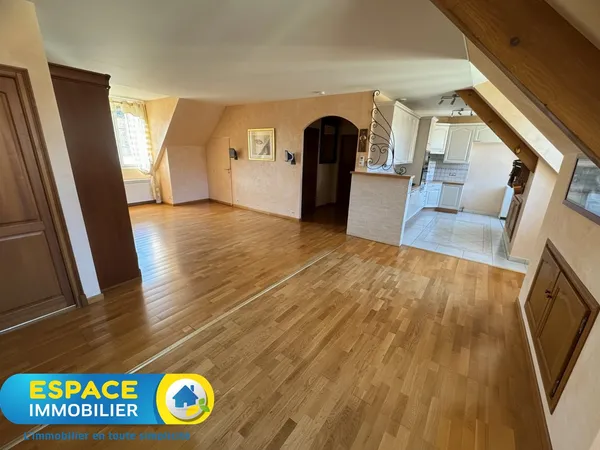 Appartement d'environ 98 m2 avec deux chambres dans une rési