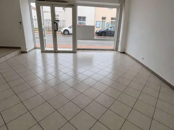 Local 6 pièces 175 m²