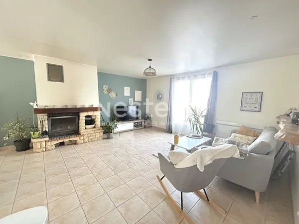 CHABRIS : MAISON DE PLAIN-PIED 5 CHAMBRES ENVIRONNEMENT CALME PROCHE COMMERCES (INDRE 36)