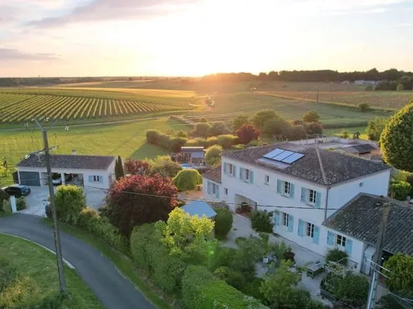 Magnifique maison économe en énergie avec des suites d'invités & petite piscine
