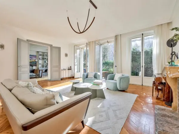VENTE APPARTEMENT 7 PIÈCES - 224m2 + 120m2 DE JARDIN - BIEN RARE