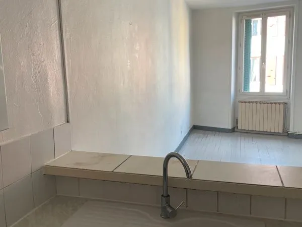 Appartement type 3 au 1er étage centre bourg de péage
