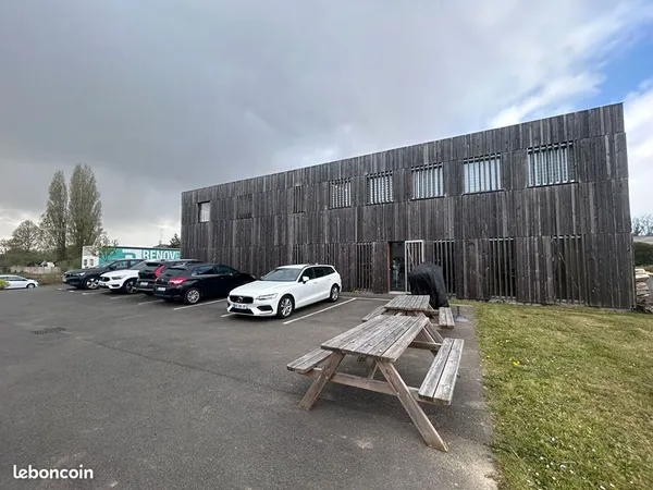 Local 500 m² LA CHEVROLIERE