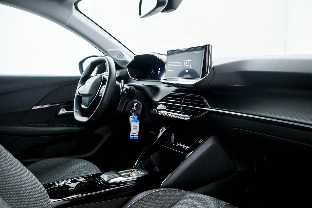 Peugeot 208 — photo 29