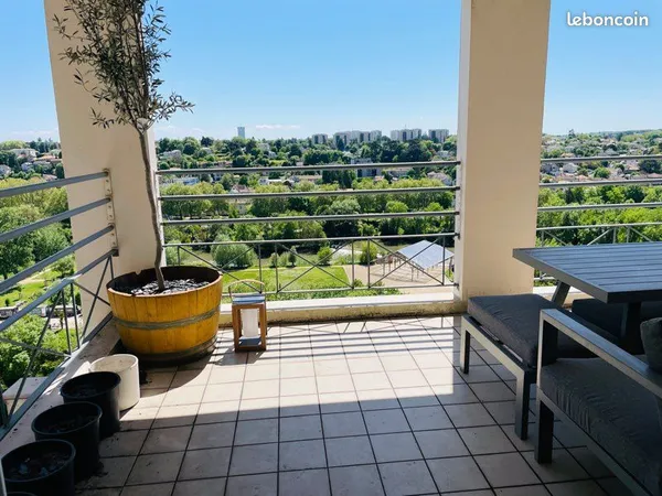 Appartement T3 lumineux et fonctionnel avec vue sur le Clain et l'Ilôt Tison