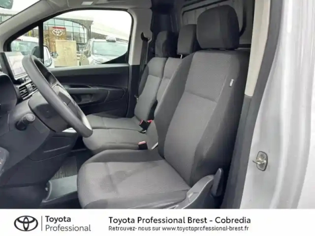Toyota Proace city medium 100 d-4d start mc24 — photo 11