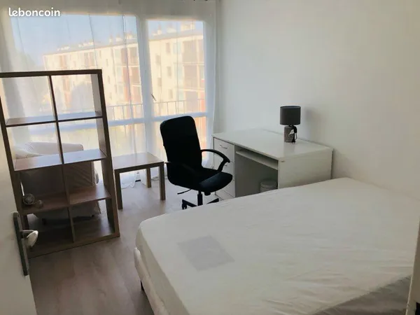 Chambre meublée lumineuse - RER B - Pas de frais d'agence