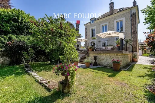 Maison 8 pièces 240 m²