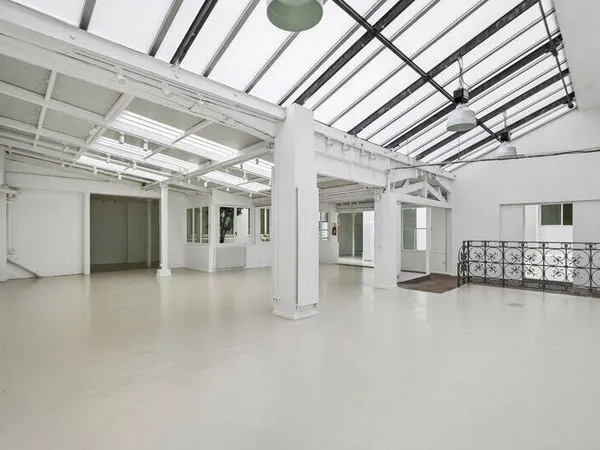 Bureaux 718 m²