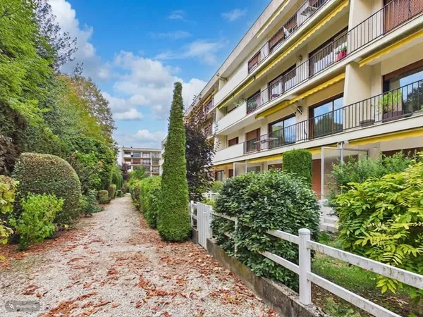 Superbe appartement de standing de 132m2, balcon, garage et