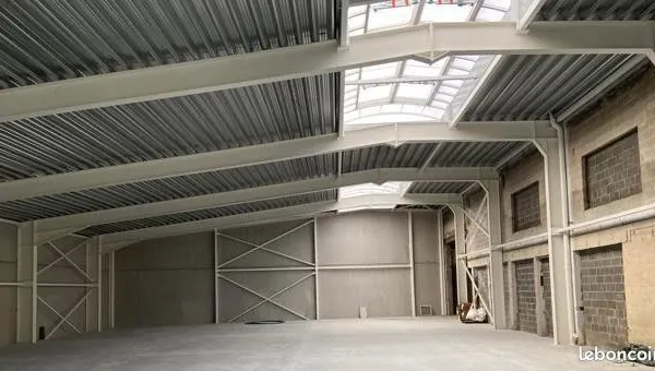 Local d'activité / entrepôt 540 m² à Beynost - copropriété, eau et électricité individuels