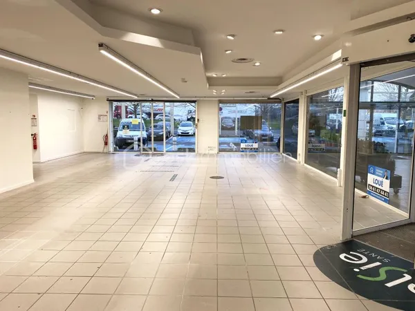 Boutique 2 pièces 165 m²