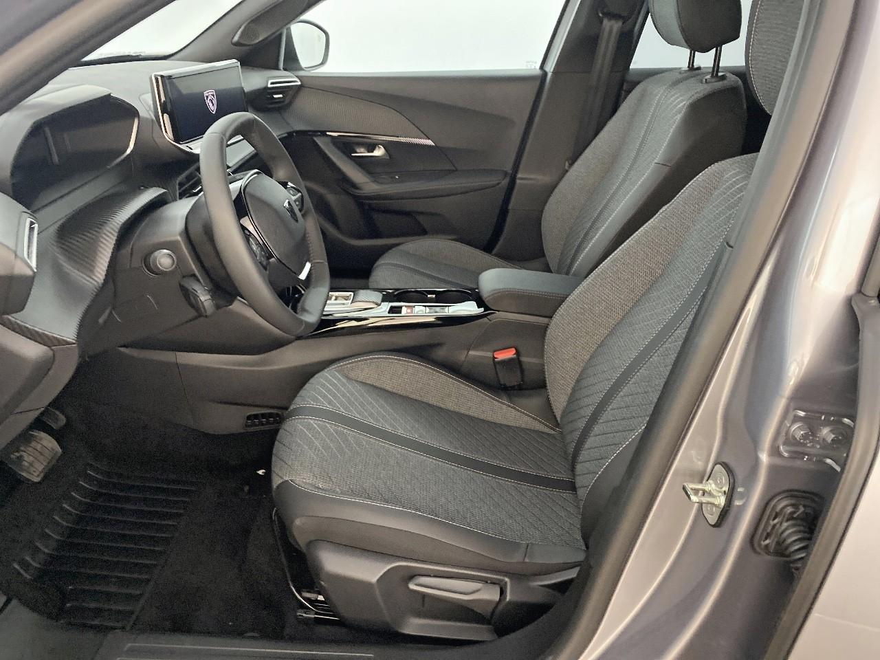 Peugeot 2008 hybrid 145 ch e-dcs6 allure — photo 9