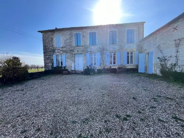Maison 10 pièces 776 m²