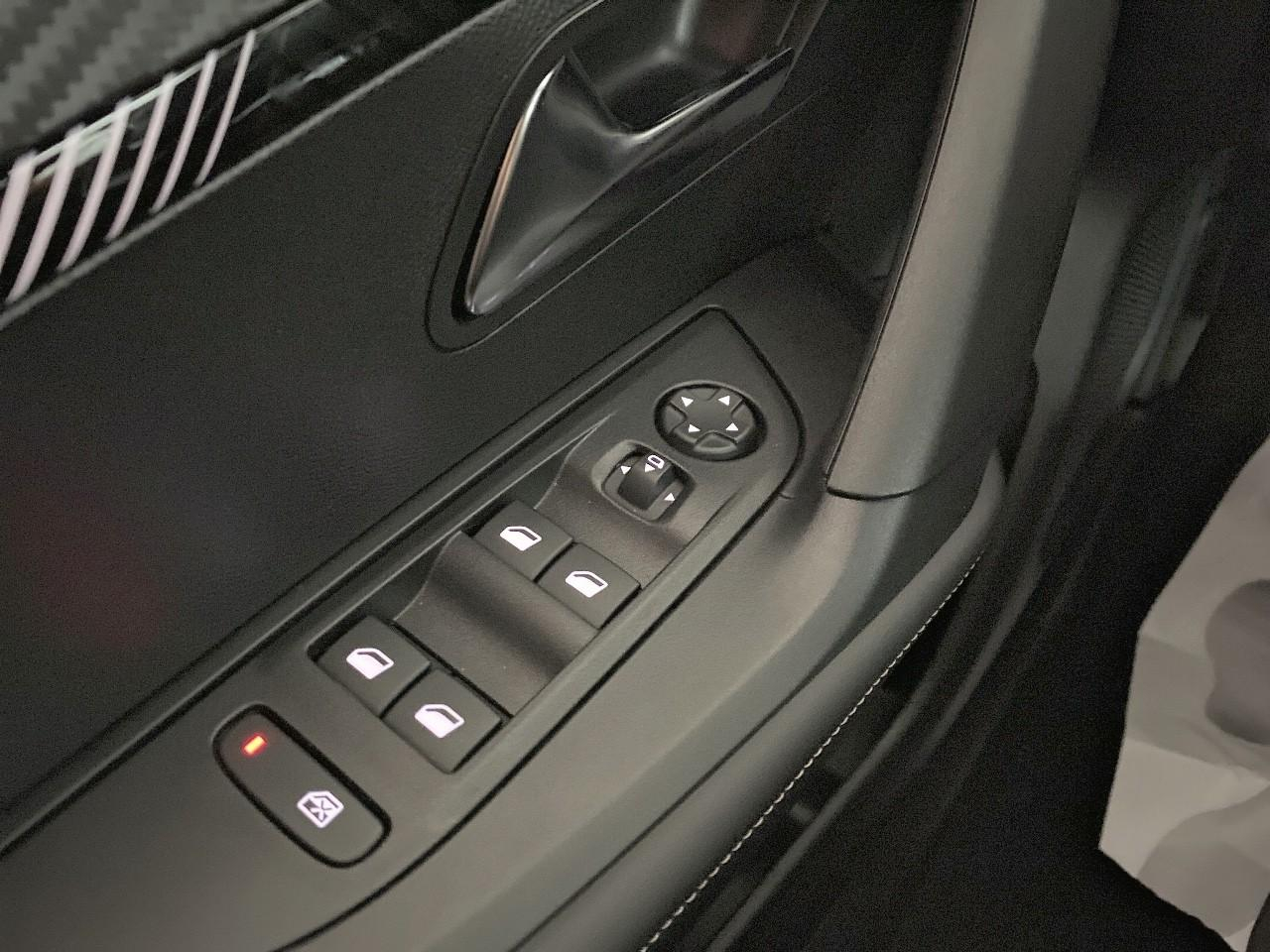 Peugeot 2008 hybrid 145 ch e-dcs6 allure — photo 20