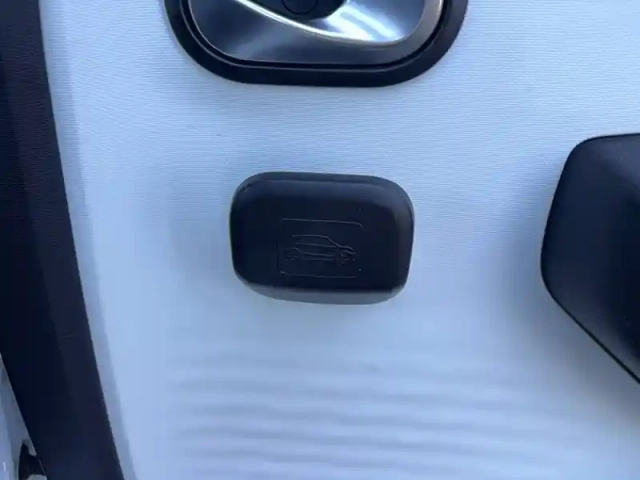 Renault Twingo iii e-tech — photo 24