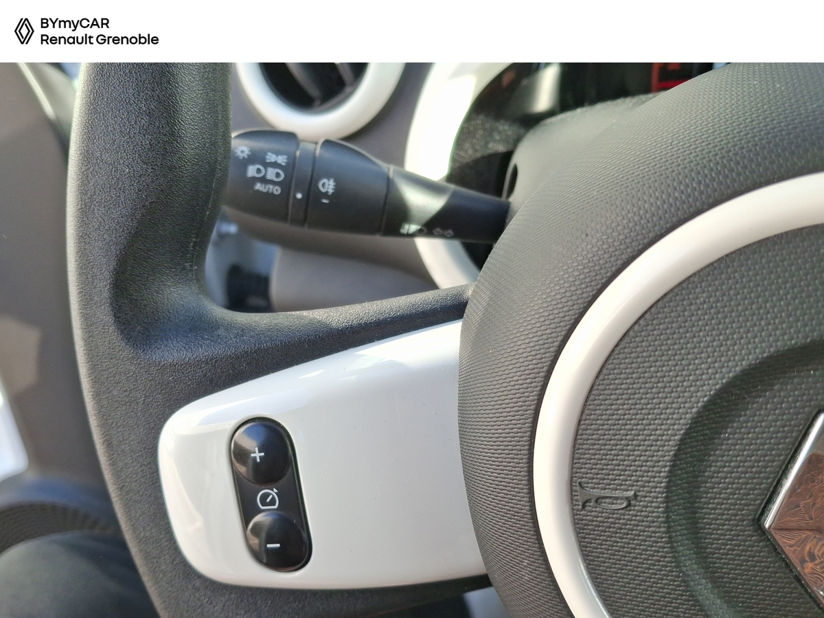 Renault Twingo III SCe 65 — photo 17