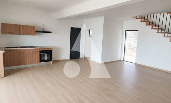 Villa F4 neuve et moderne, beaux volumes, environnement calme