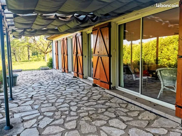 🌳 COUP DE CŒUR - Maison de plain-pied 100 m² + terrain arboré de 3 000 m² + hangar 100 m²