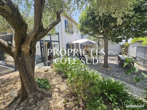 Maison 7 pièces 246 m²