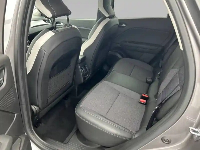 Renault Captur blue dci 115 edc — photo 32