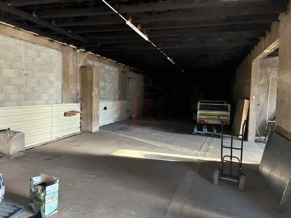 Local d'activité 250 m²