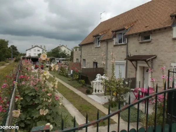 Studio 23m² 1500 M gare POISSY RER A et SNCF
