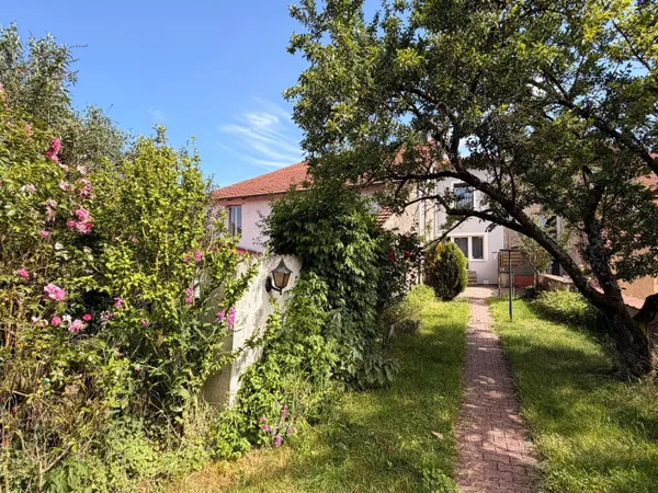 Grande maison avec gîte et potentiel