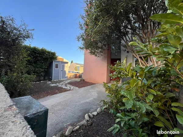 Charmante maison mitoyenne T2bis avec jardin Nîmes, Saint-Cézaire