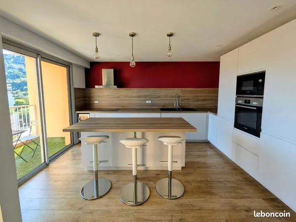 MANDELIEU-LA-NAPOULE - Superbe appartement - Grand 3 pièces de 79 m² entièrement rénové - 4ème et de