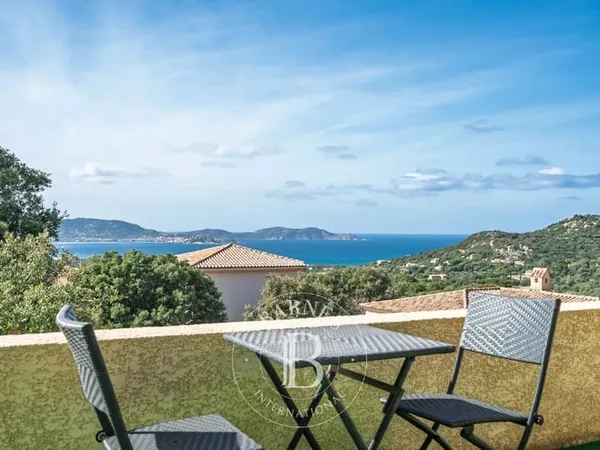 Lumio, Villa 6 chambres, vue mer panoramique, piscine, proche plage