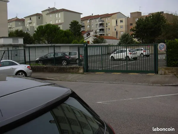Place Parking rue J PERREAL